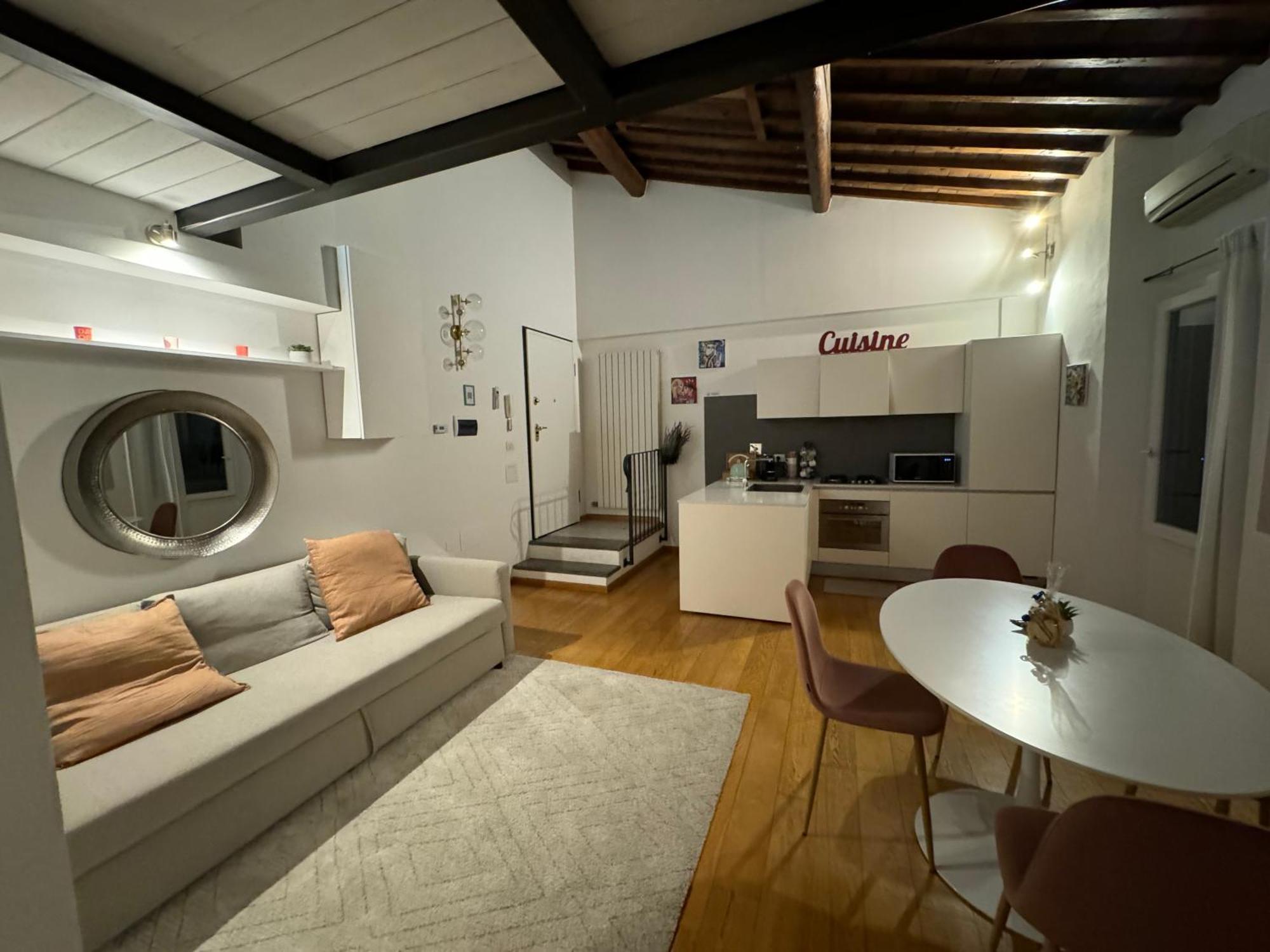 Apartment Romantic In Florence
